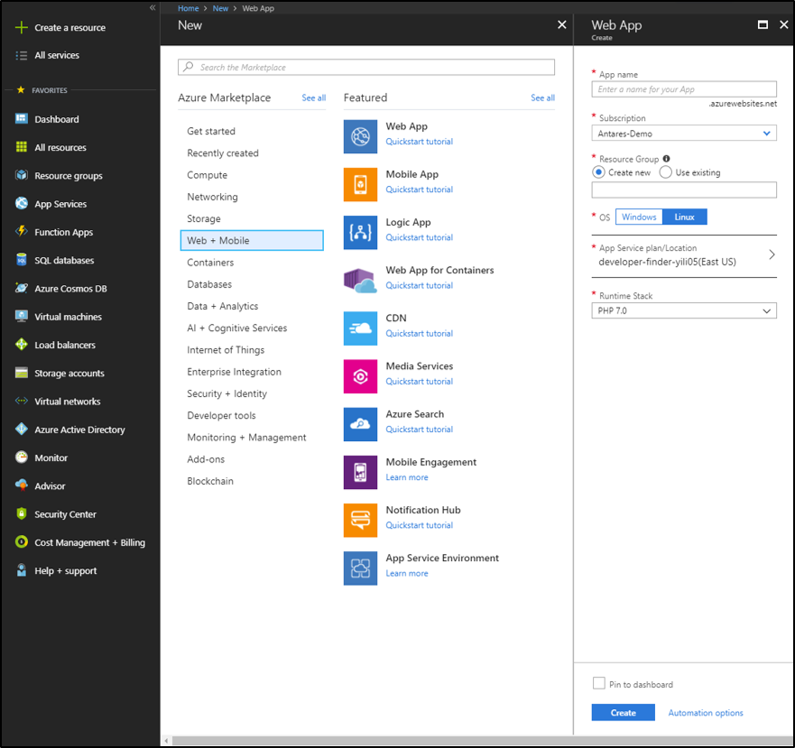 Captura de ecrã do portal do Azure a mostrar Web + Mobile selecionado no Azure Marketplace e o ecrã para criar uma nova Aplicação Web aberto à direita.