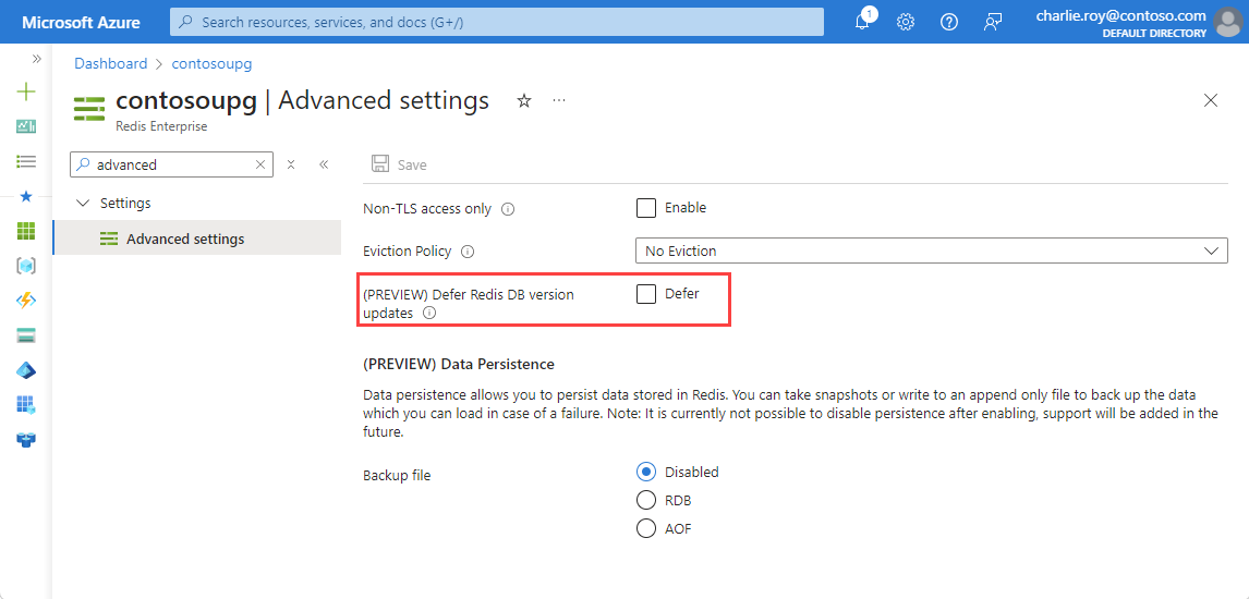 Captura de tela mostrando as configurações avançadas selecionadas no menu Recurso e uma caixa vermelha em torno de Adiar atualizações de versão do banco de dados Redis.