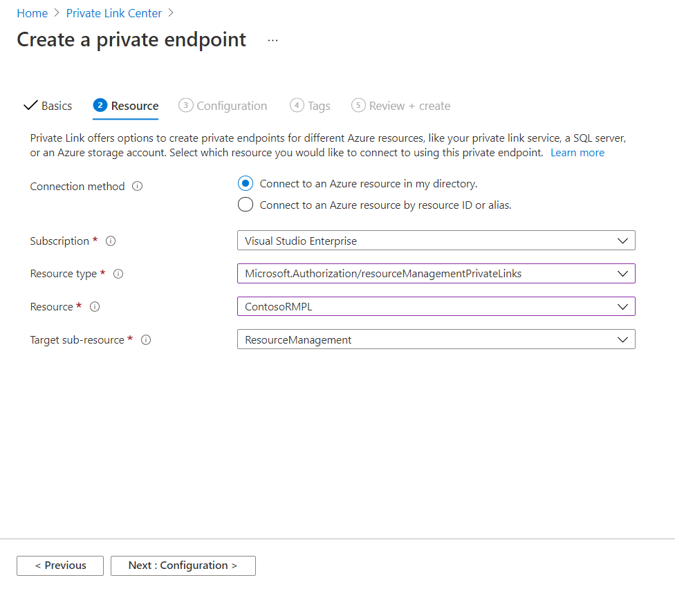 Captura de ecrã do portal do Azure a mostrar o separador 'Recurso' com campos para selecionar o tipo de recurso e o subrecurso de destino para o ponto de extremidade privado.