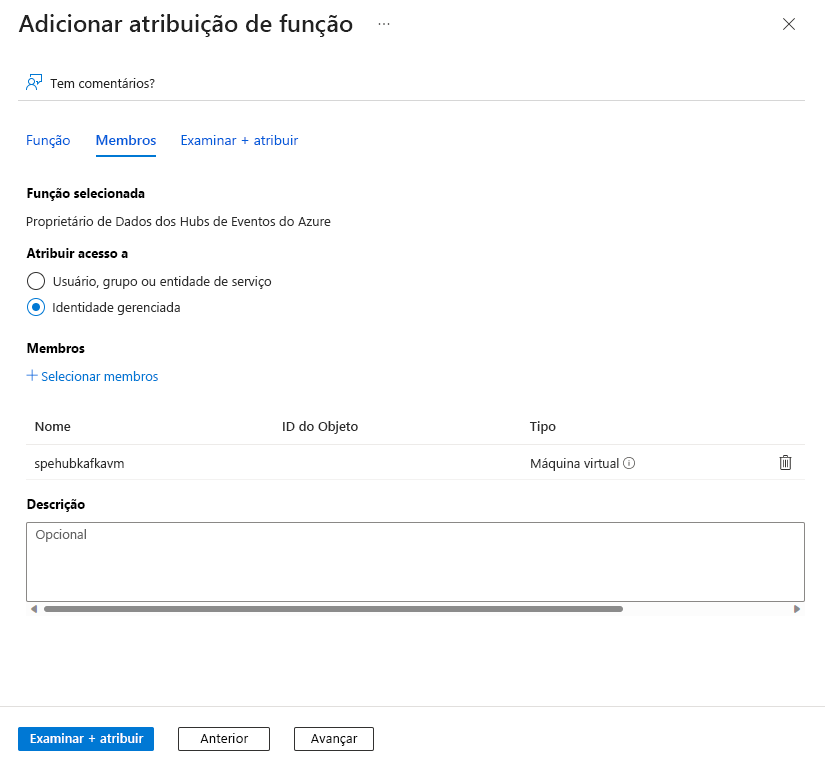 Captura de tela mostrando a página Adicionar atribuição de função com a função atribuída à identidade gerenciada da VM.