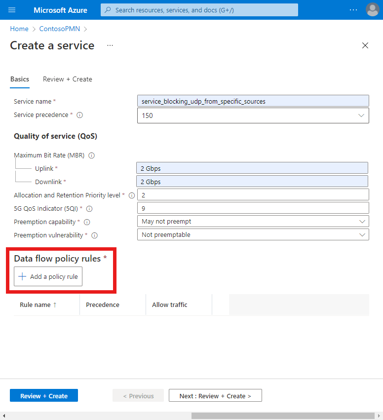 Captura de ecrã do portal do Azure a mostrar o ecrã Criar um serviço com a configuração de bloqueio de tráfego. O botão Adicionar uma regra de política está realçado.