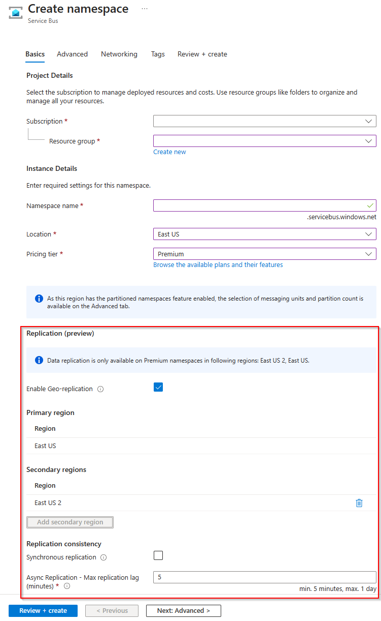 Captura de tela mostrando a experiência Criar namespace com a replicação geográfica habilitada.