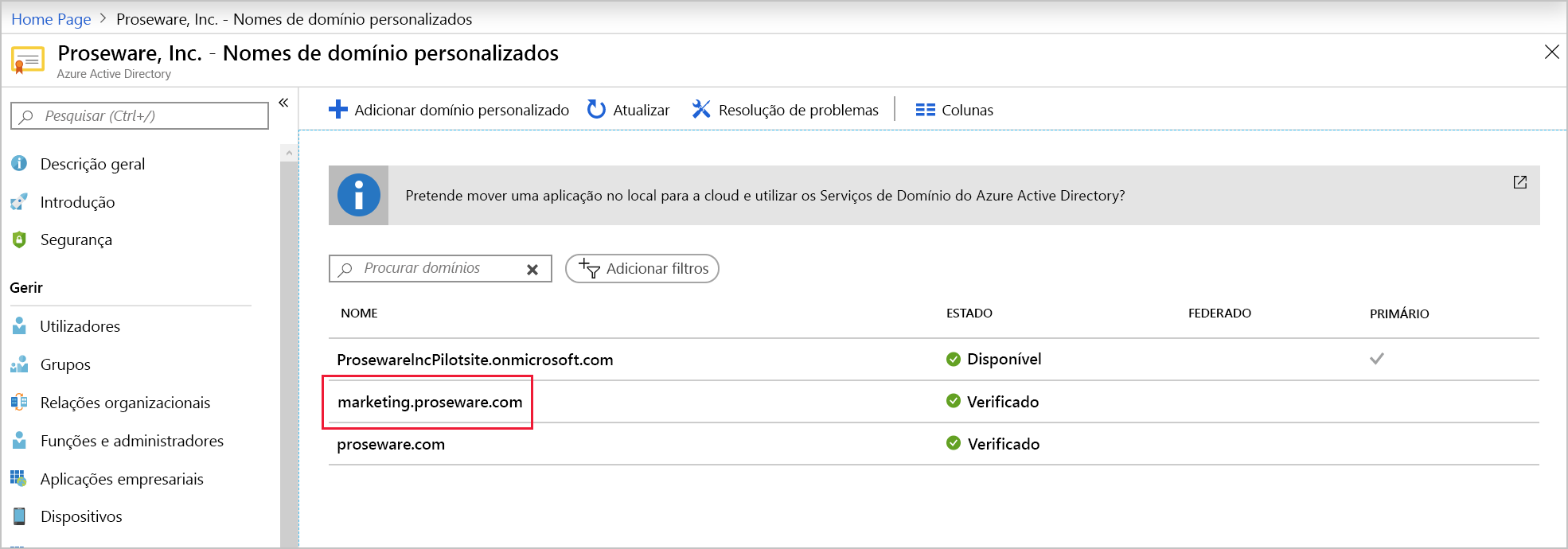 Captura de ecrã de uma lista de domínios personalizados com uma nota de aviso a realçar o subdomínio marketing.proseware.com com o estado definido como Verificado.