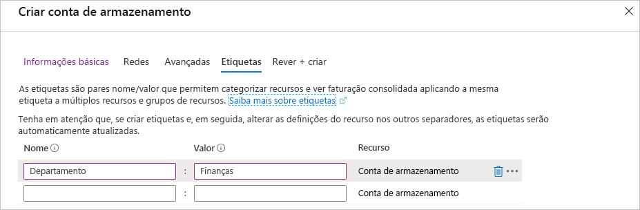 Captura de ecrã do portal do Azure a mostrar uma nova etiqueta Departamento para adicionar durante a criação.