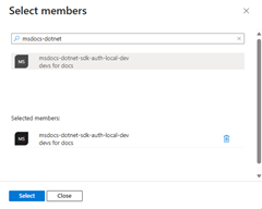 En skärmbild som visar hur du filtrerar efter och väljer Microsoft Entra-gruppen för programmet i dialogrutan Välj medlemmar.