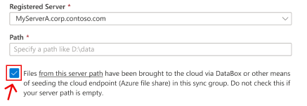 Sunucu uç noktası oluşturma sihirbazının Azure portalı bölümü gösterilir. Azure dosya paylaşımını verilerle dağıtma senaryosuna karşılık gelen bir onay kutusu vurgulanır. AFS'yi daha önce Data Box'a kopyaladığınız şirket içi konuma bağlarsanız bu kutuyu işaretleyin.