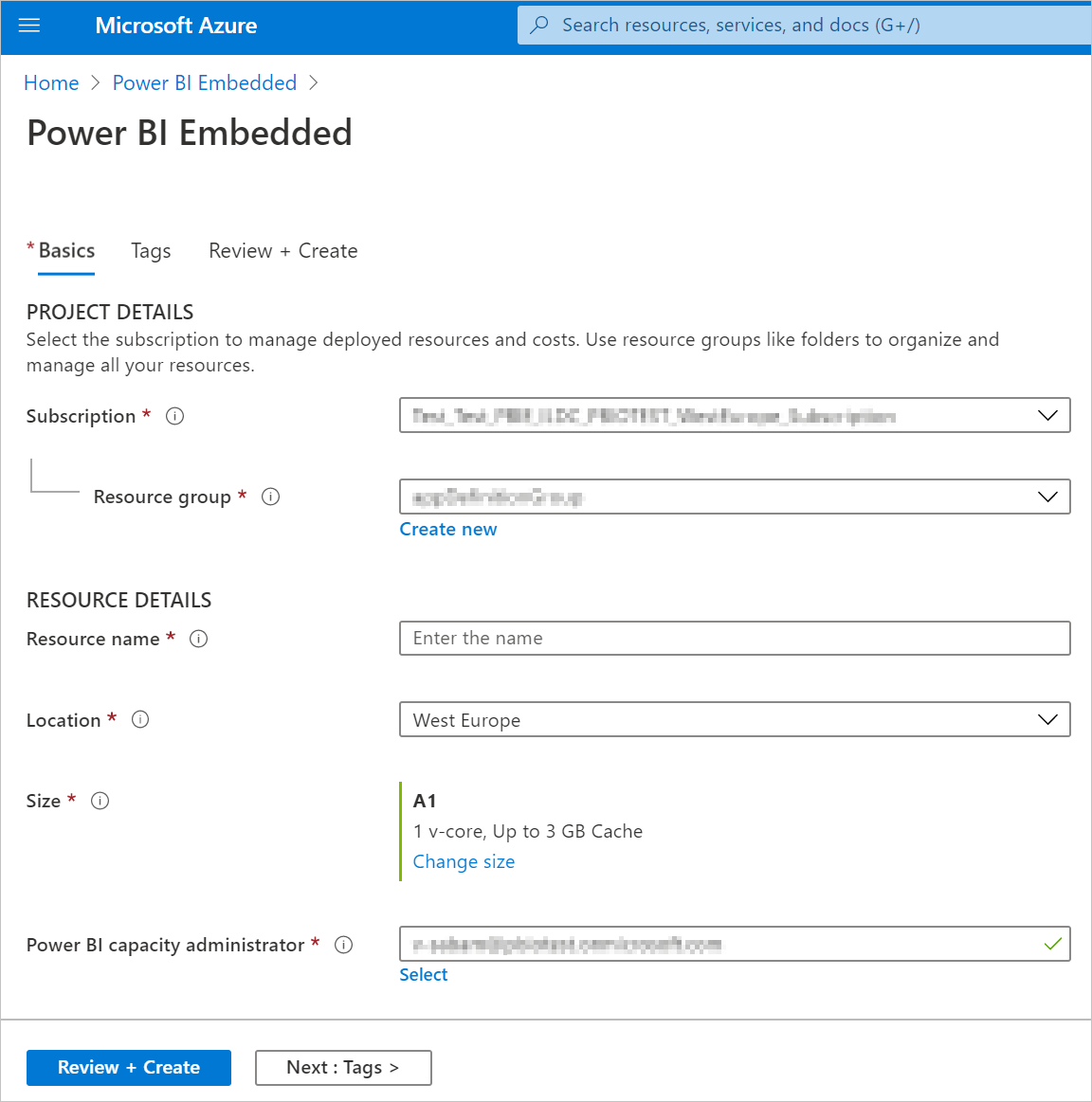 Azure portalında yeni kapasite oluşturmak için Power BI Embedded sayfasının Temel Bilgiler sekmesini gösteren ekran görüntüsü.