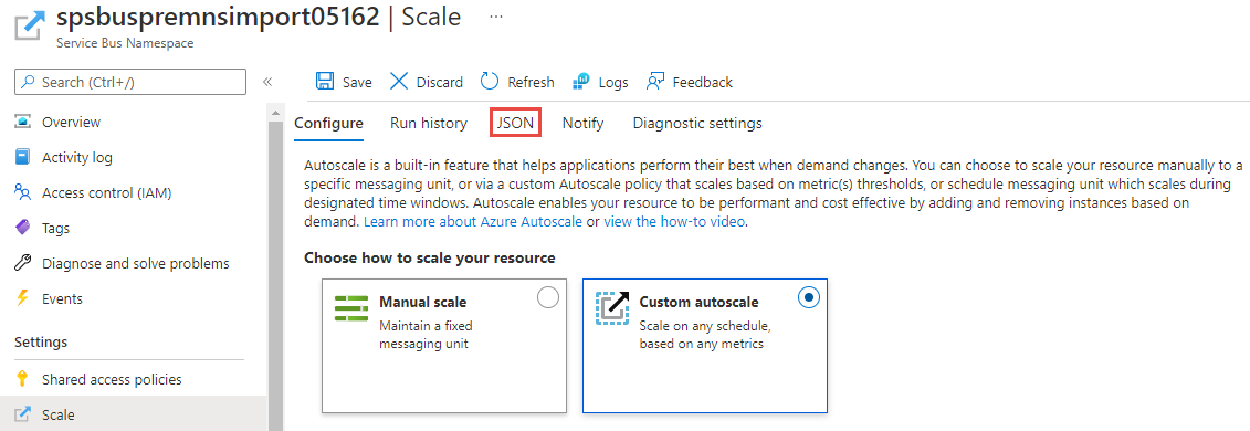 图像显示了在 Azure 门户“缩放”页的命令栏上选择 JSON 按钮****。